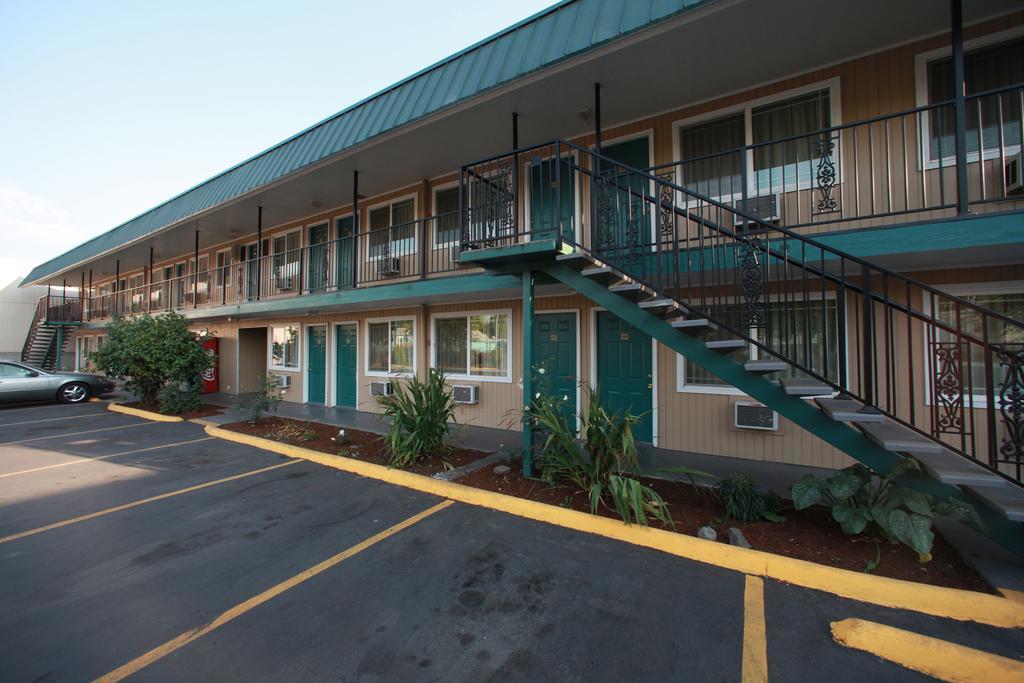 Executive Motel Юджин Экстерьер фото